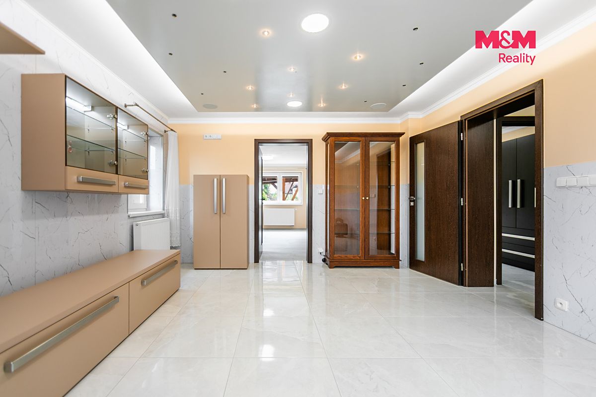 Prodej rodinného domu 184 m², pozemek 1113 m² – fotografie 3