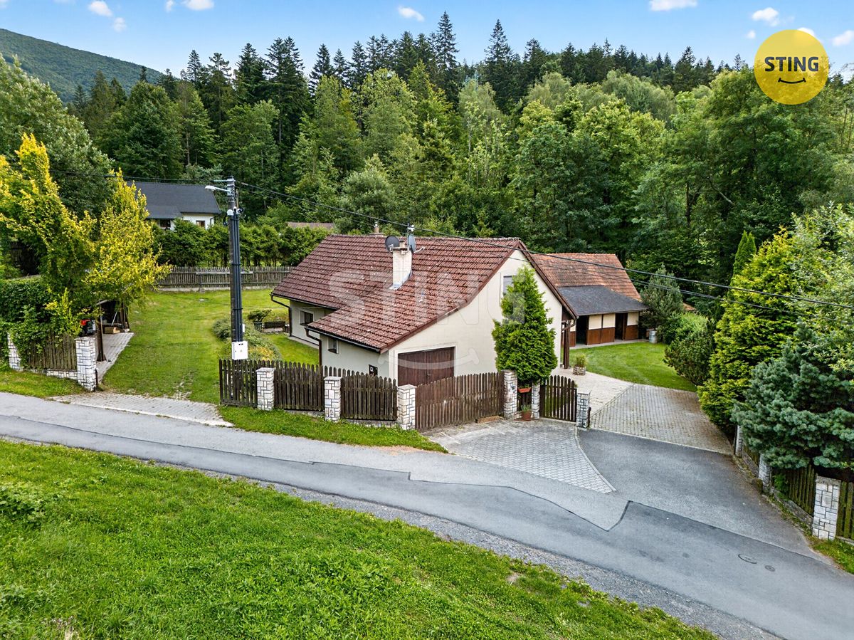 Prodej rodinného domu 225 m², pozemek 2141 m² – fotografie 2