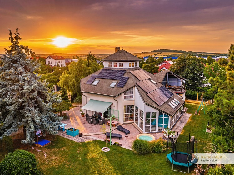 Будинок на продаж, 305 м² (1 з 33)