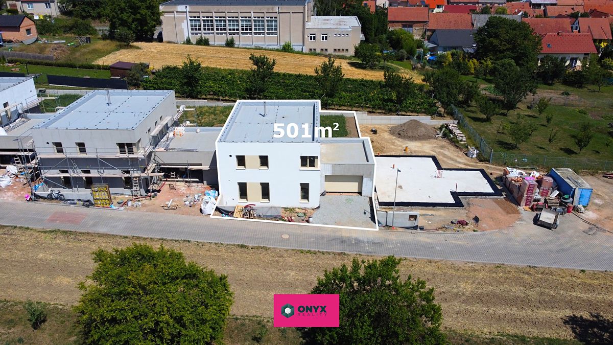 Prodej rodinného domu 242 m², pozemek 501 m² – fotografie 2