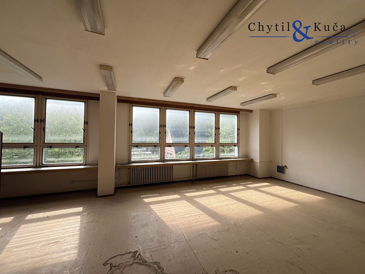 Prodej komerčního prostoru, 2 156 m² (2 z 17)