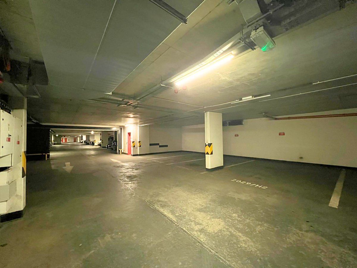 Pronájem garážového stání 12 m² – fotografie 4