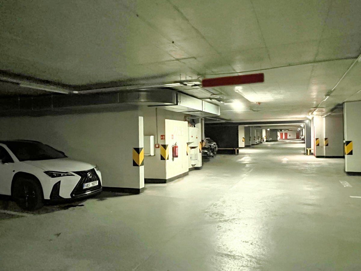 Pronájem garážového stání 12 m² – fotografie 2