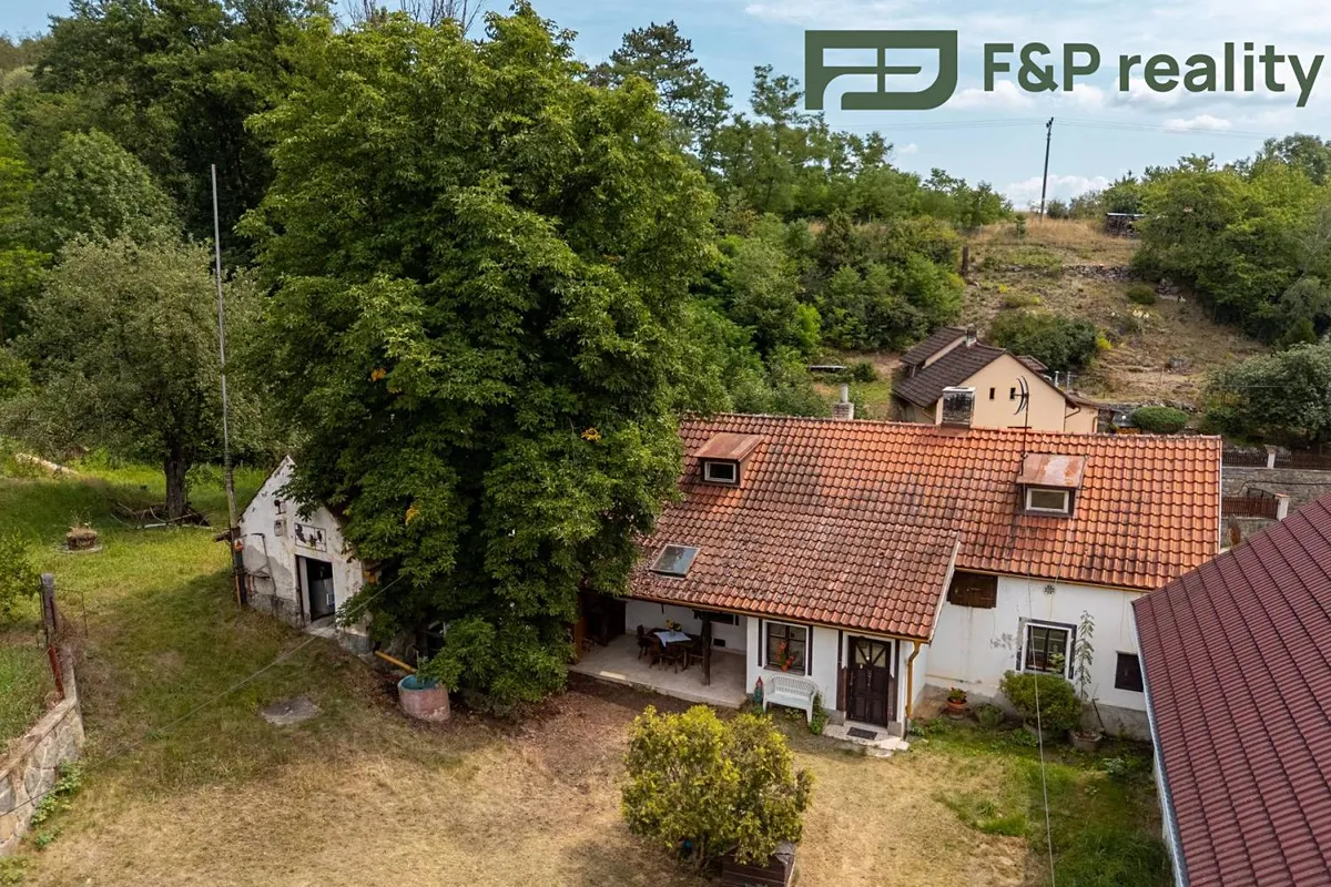Prodej rodinného domu 290 m², pozemek 2690 m²