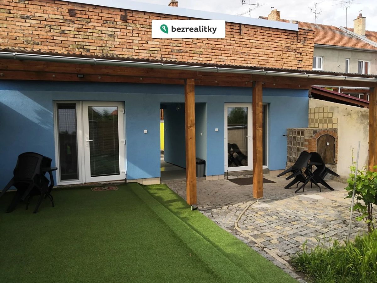 Prodej rodinného domu 271 m², pozemek 471 m² – fotografie 2