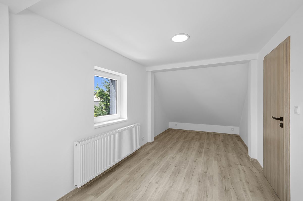 Prodej rodinného domu 150 m², pozemek 180 m² – fotografie 4
