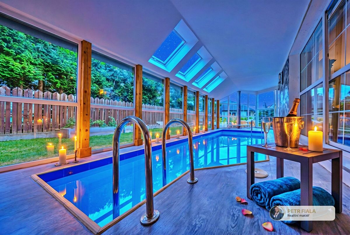 Prodej rodinného domu 305 m², pozemek 1174 m² – fotografie 4