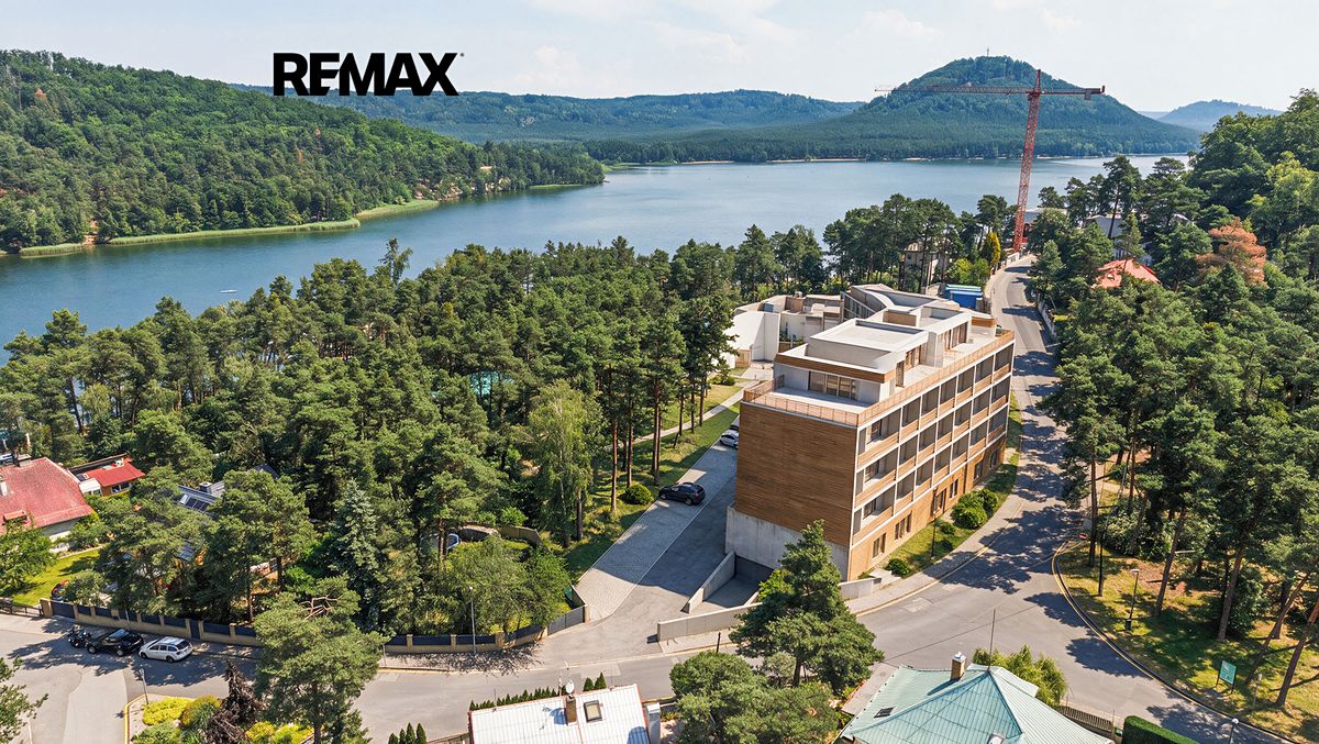 Prodej komerčního pozemku 3913 m²