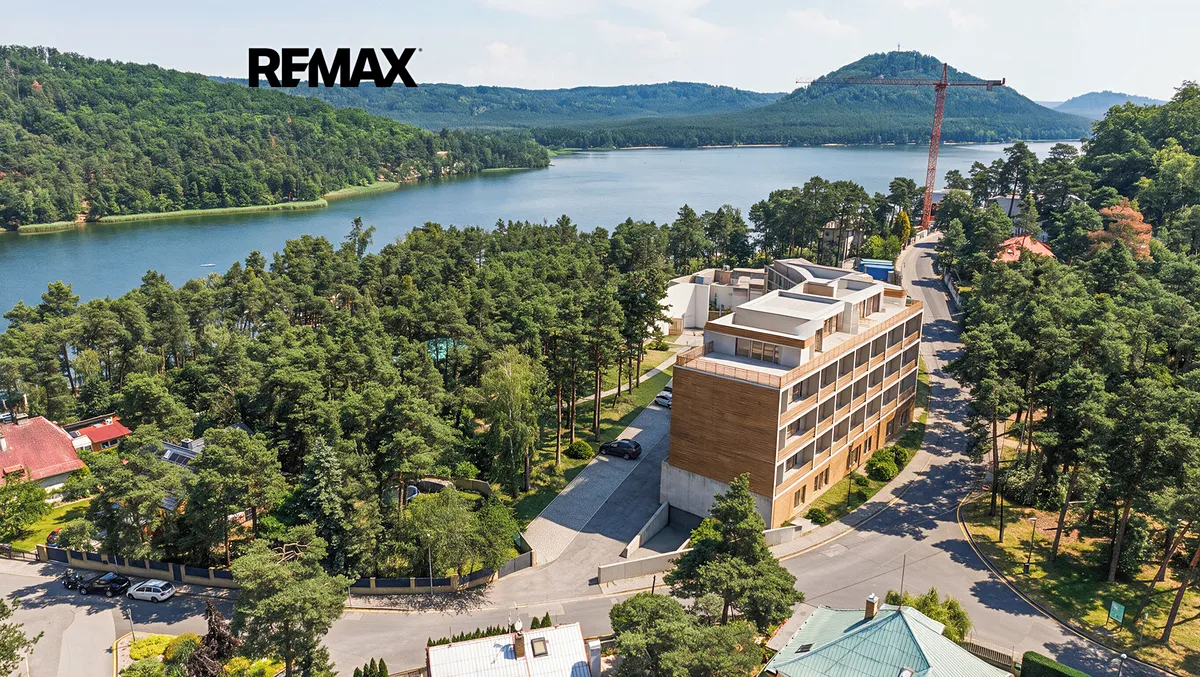 Prodej komerčního pozemku 3913 m²