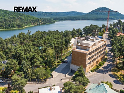 Prodej  komerčního pozemku 3 913 m²