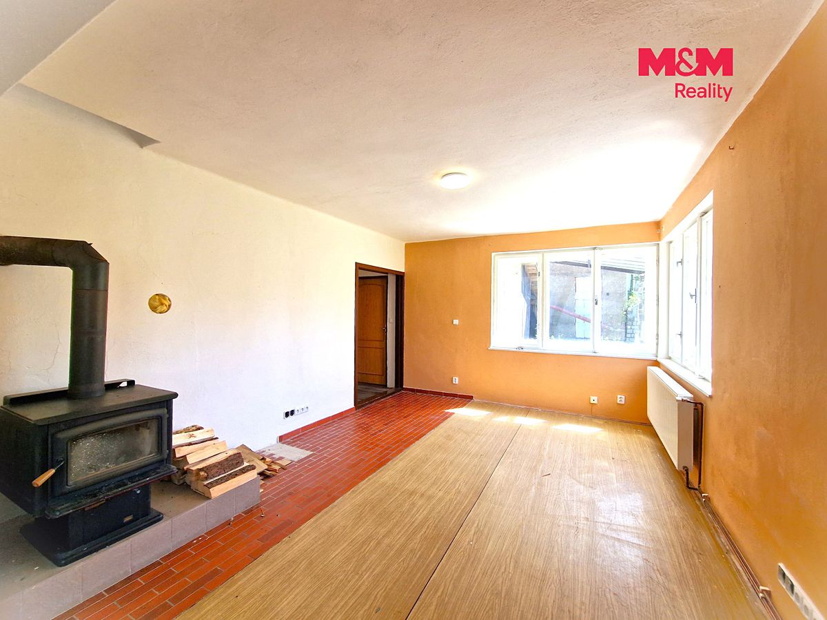Prodej rodinného domu 180 m², pozemek 926 m² – fotografie 3