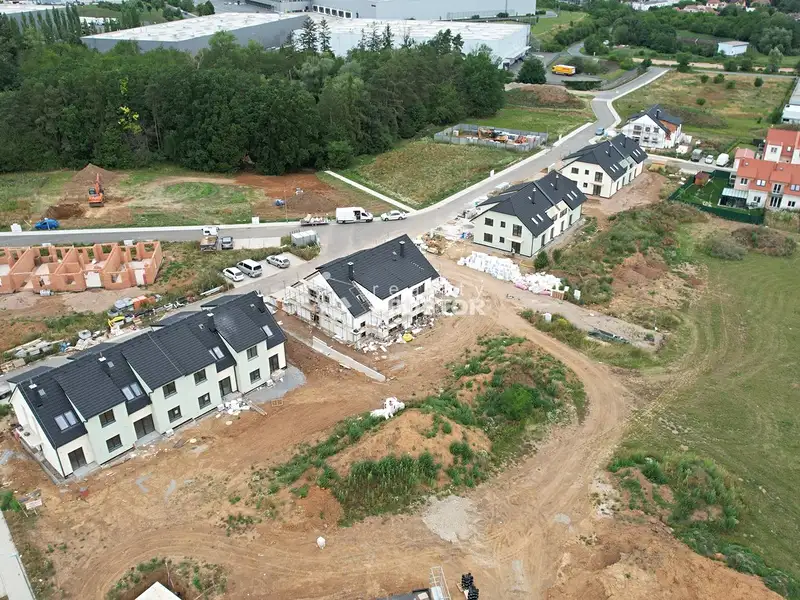 Prodej bytu 3+kk 99 m², Nučice – náhled fotky 2