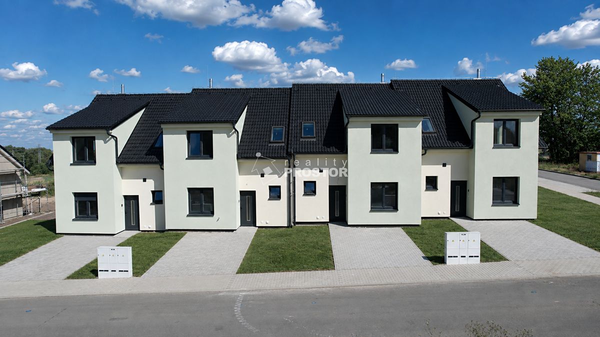 Prodej rodinného domu 111 m², pozemek 345 m² – fotografie 2