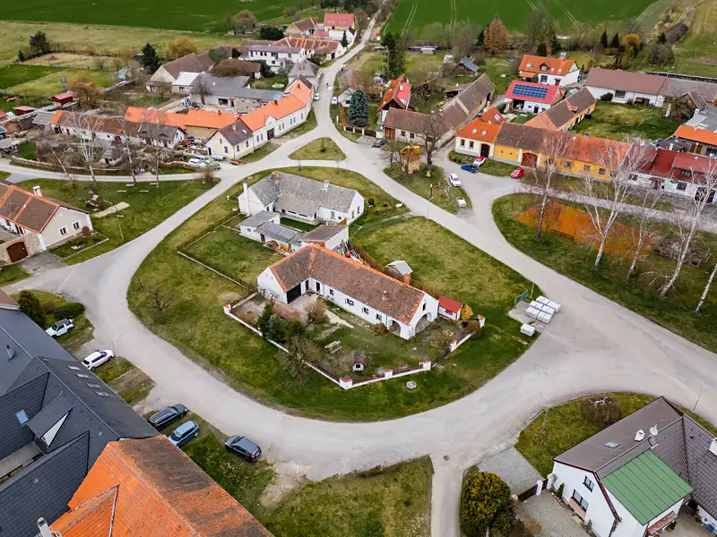 Prodej rodinného domu 259 m², pozemek 761 m², Protivín – náhled fotky 2