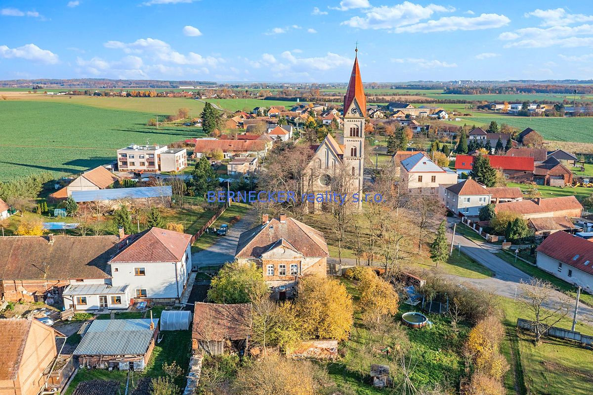 Prodej rodinného domu 227 m², pozemek 2131 m² – fotografie 3