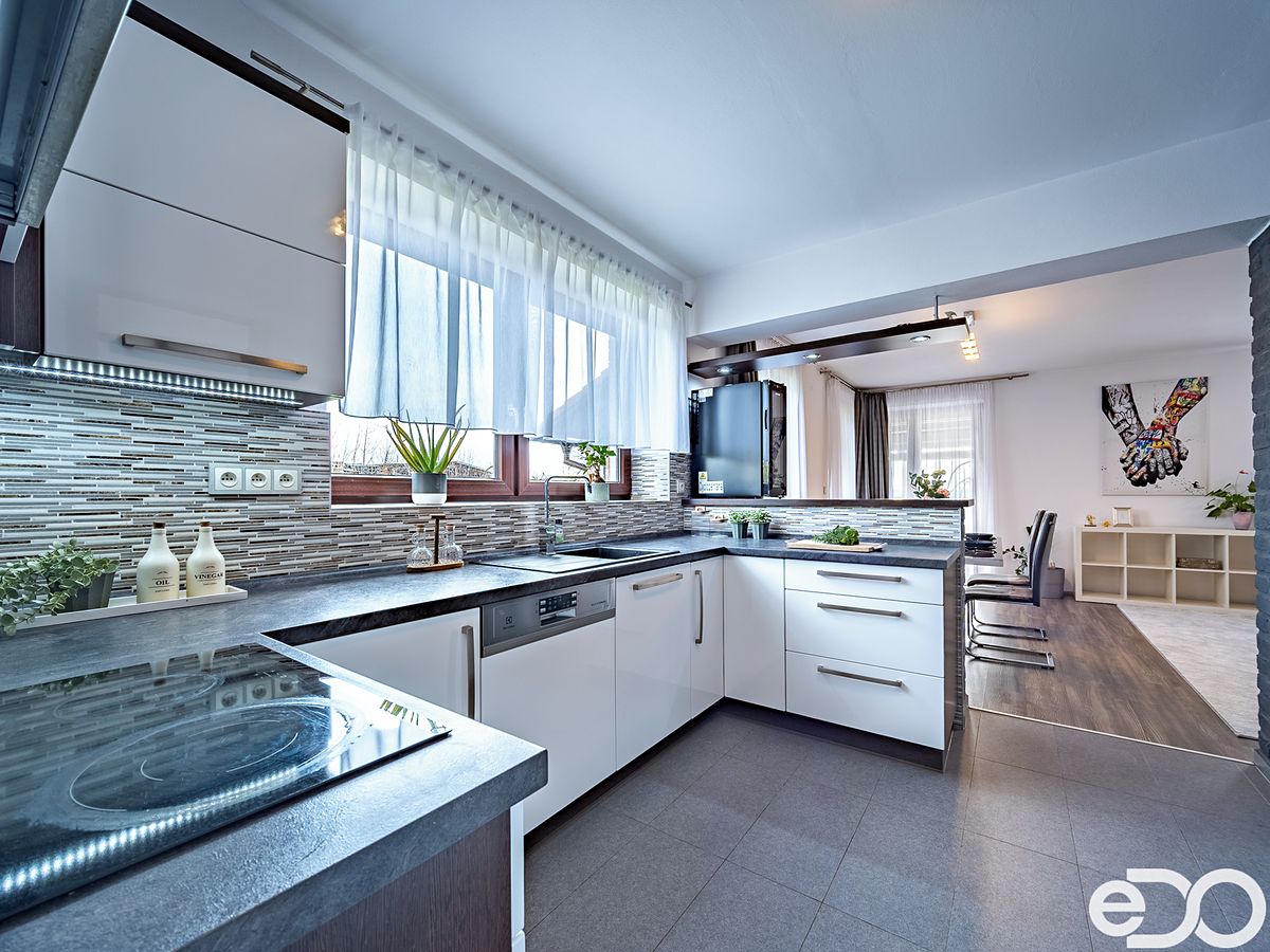 Prodej rodinného domu 155 m², pozemek 737 m² – fotografie 2