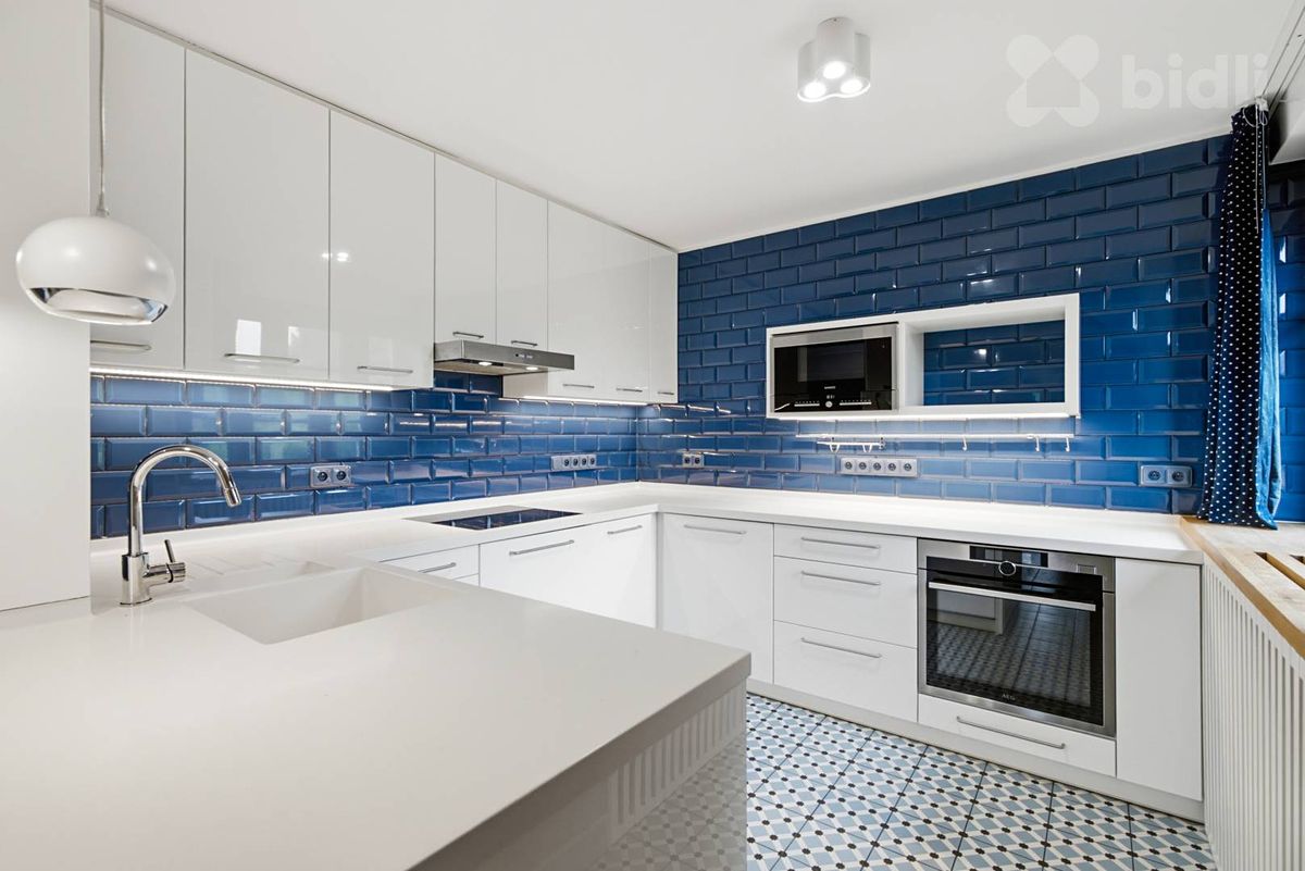 Prodej rodinného domu 306 m², pozemek 610 m² – fotografie 2