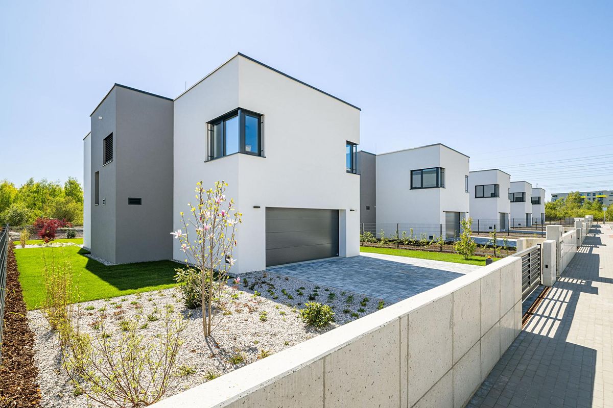 Prodej rodinného domu 295 m², pozemek 587 m² – fotografie 3