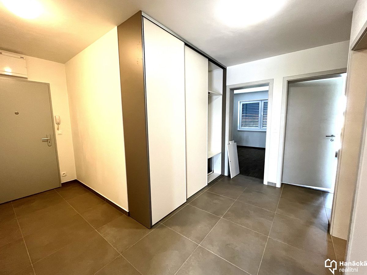 Pronájem bytu 3+kk 67 m² – fotografie 4