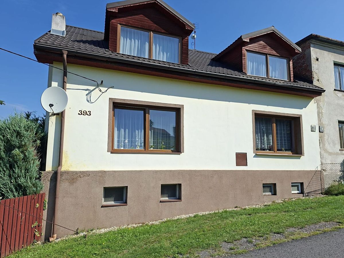 Prodej rodinného domu 198 m², pozemek 1504 m²