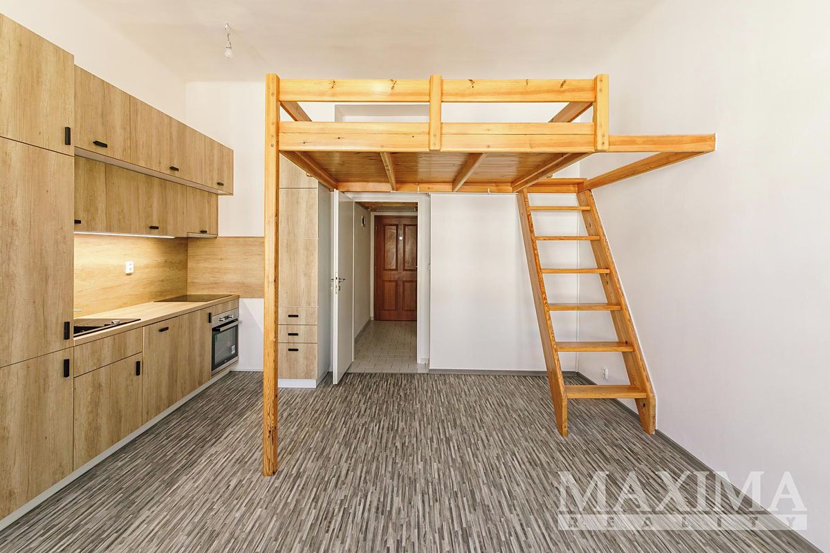 Pronájem bytu 1+kk 32 m²