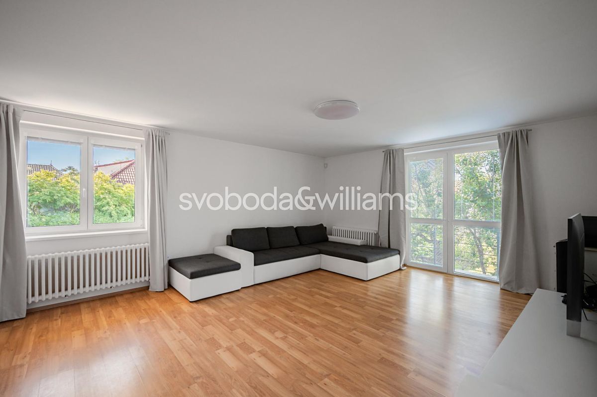 Prodej rodinného domu 184 m², pozemek 892 m² – fotografie 2