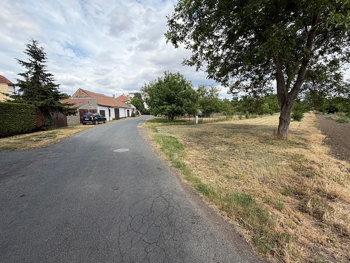Prodej stavebního pozemku 1074 m², Újezd u Brna – fotka 1 z 3