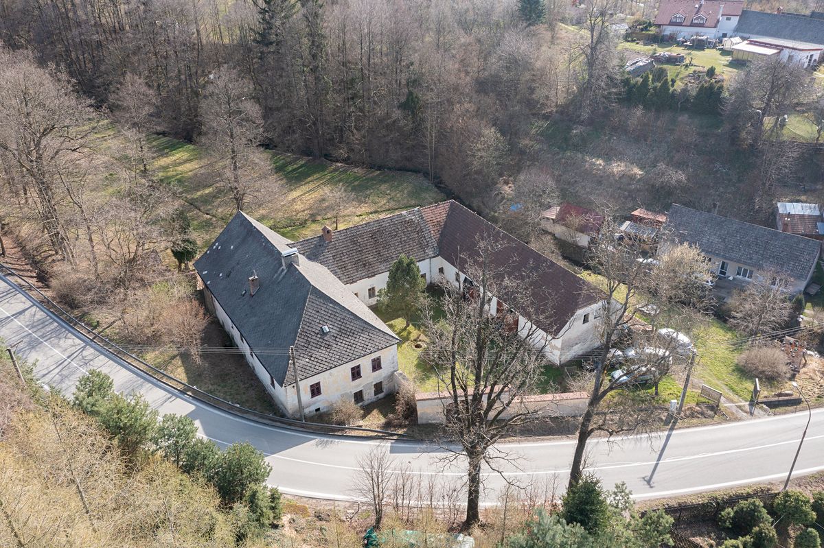 Prodej rodinného domu 150 m², pozemek 23756 m²