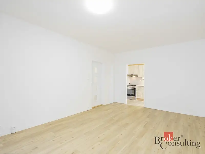 Prodej bytu 3+1 62 m², Praha – náhled fotky 1