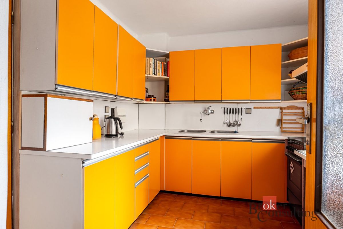 Prodej rodinného domu 273 m², pozemek 499 m² – fotografie 2