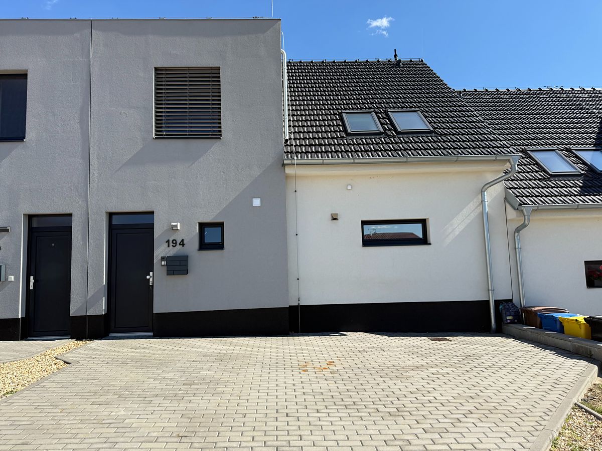 Prodej rodinného domu 150 m², pozemek 241 m² – fotografie 2