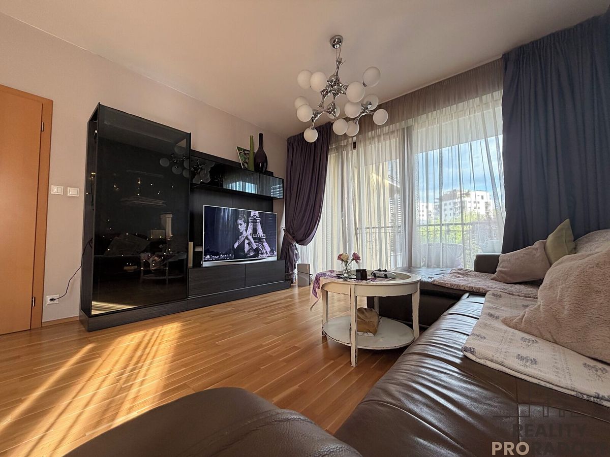 Pronájem bytu 3+kk 89 m² – fotografie 2
