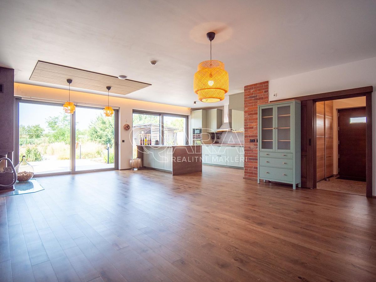 Prodej rodinného domu 167 m², pozemek 1729 m² – fotografie 3