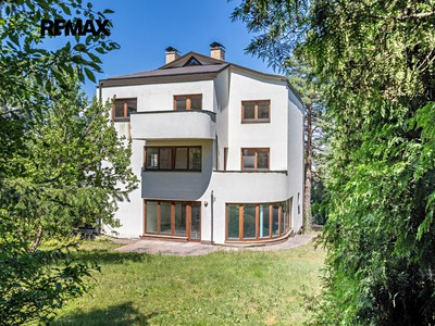 Prodej  vily 358 m², pozemek 1 101 m²