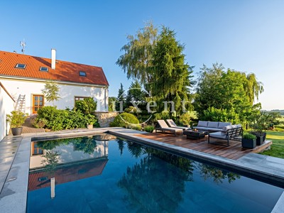 Prodej  rodinného domu 580 m², pozemek 2 913 m²