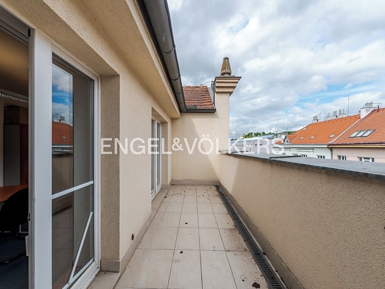 Pronájem komerčního prostoru, 1 318 m² (13 z 19)