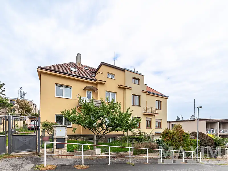 Prodej rodinného domu 255 m², pozemek 384 m², Praha – náhled fotky 1