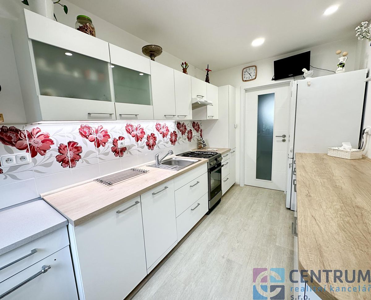 Prodej rodinného domu 210 m², pozemek 80 m² – fotografie 5