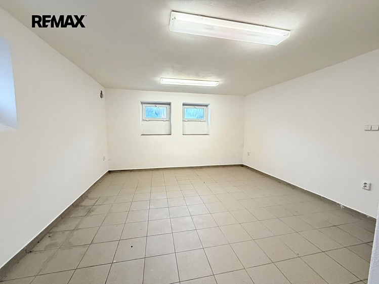 Комерційне приміщення на продаж, 65 м² (12 з 18)