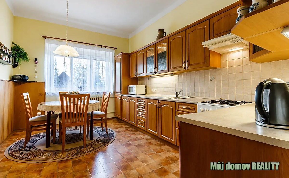 Pronájem vily 1300 m², pozemek 1022 m²