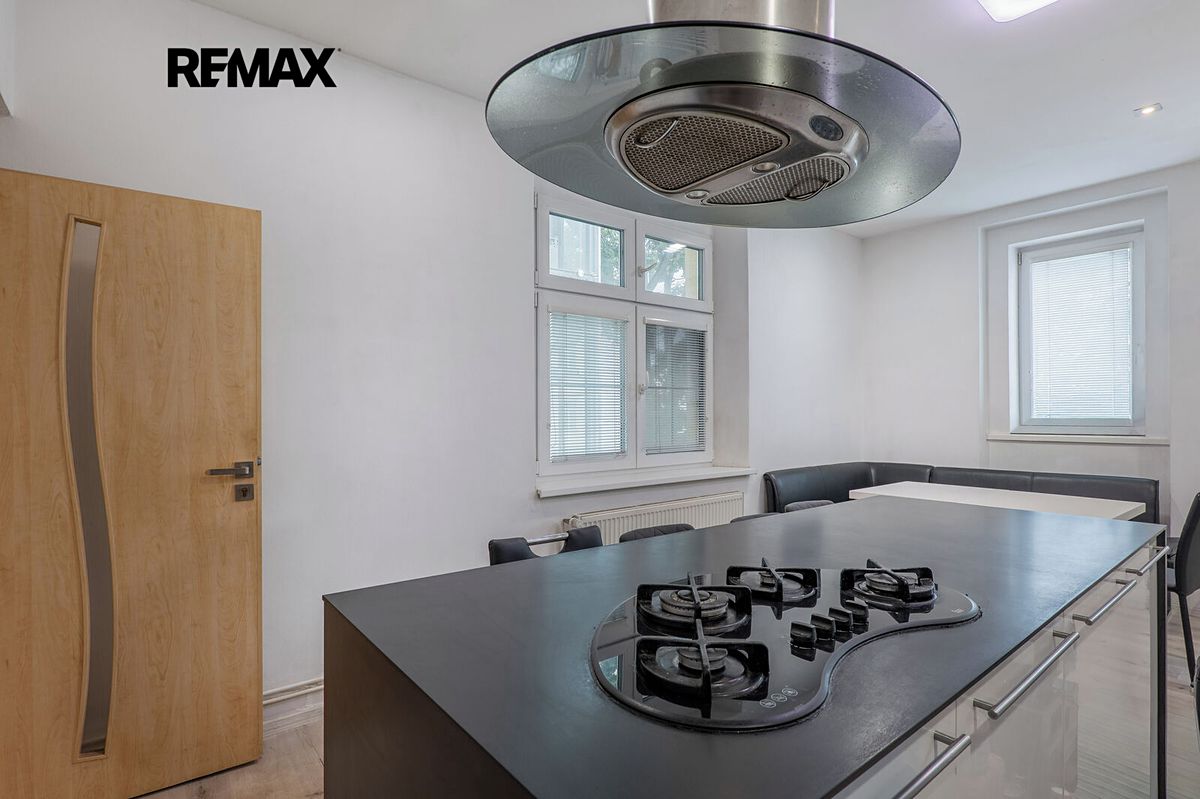 Pronájem bytu 4+kk 111 m² – fotografie 5