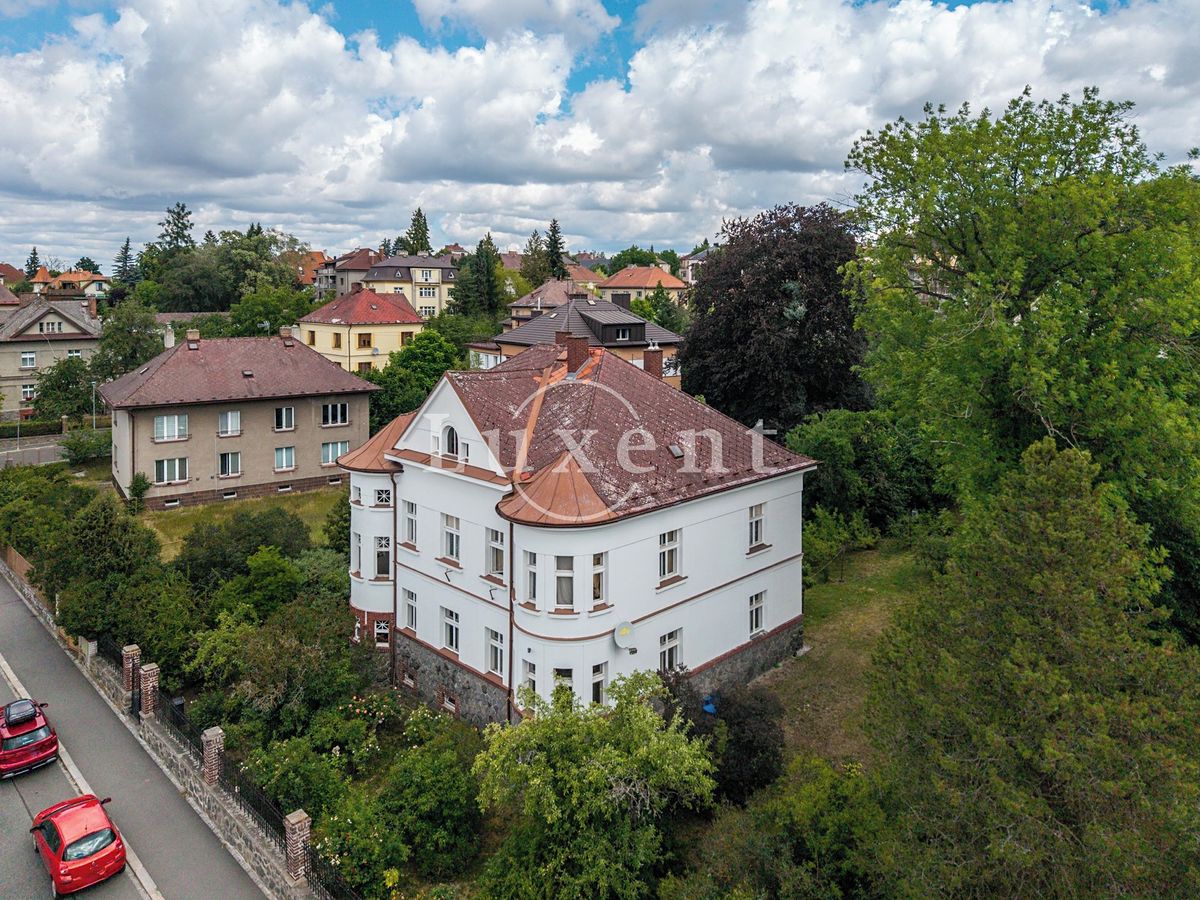 Prodej rodinného domu 256 m², pozemek 1475 m² – fotografie 2