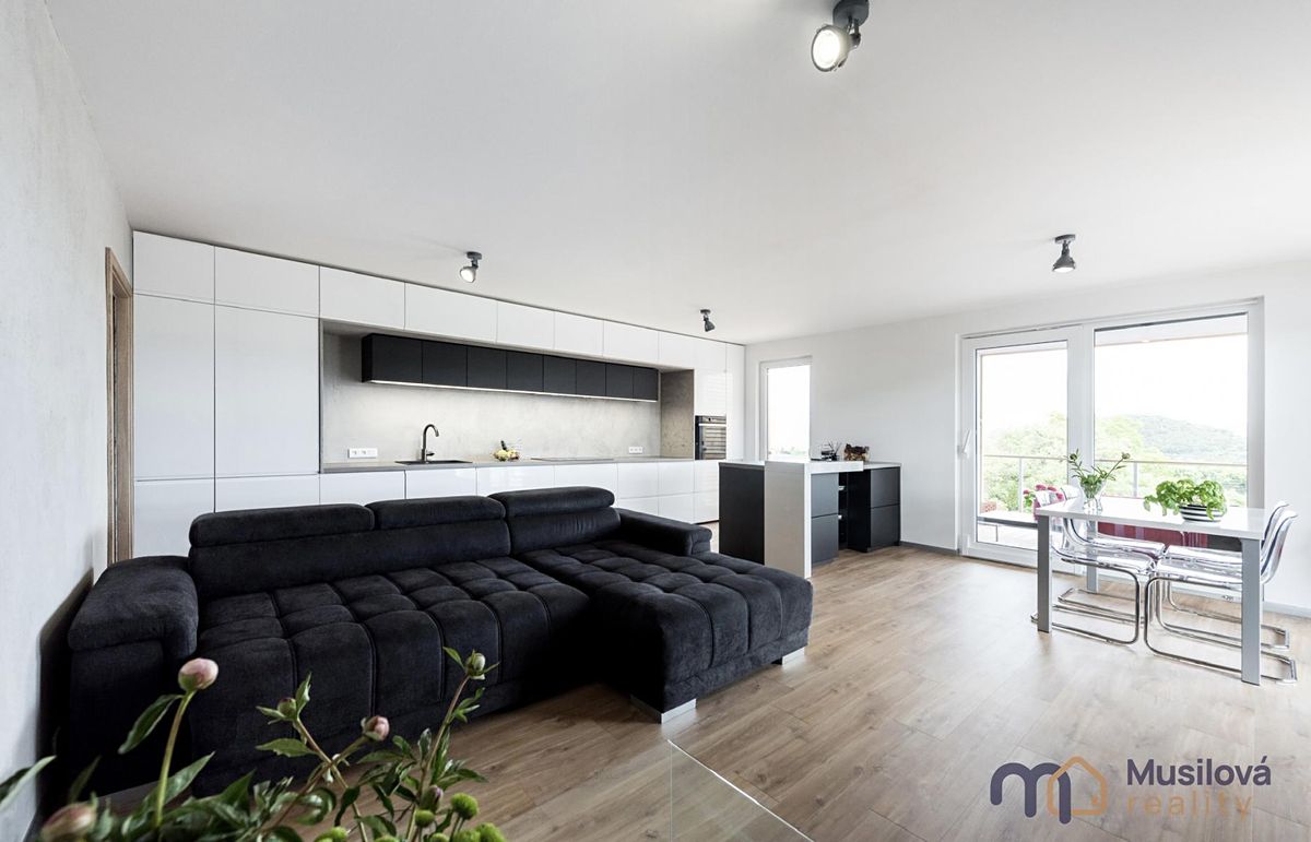 Prodej vily 175 m², pozemek 635 m² – fotografie 4