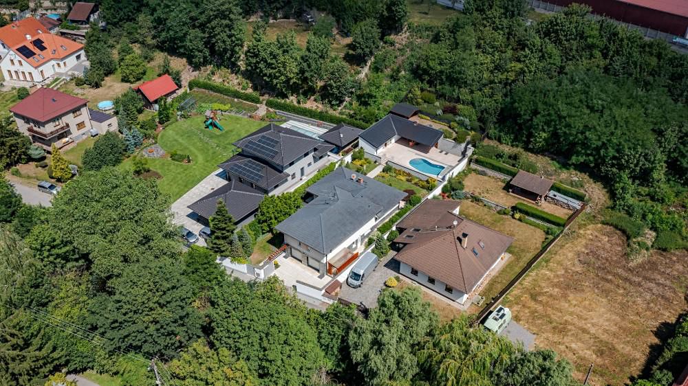 Prodej rodinného domu 241 m², pozemek 1654 m²