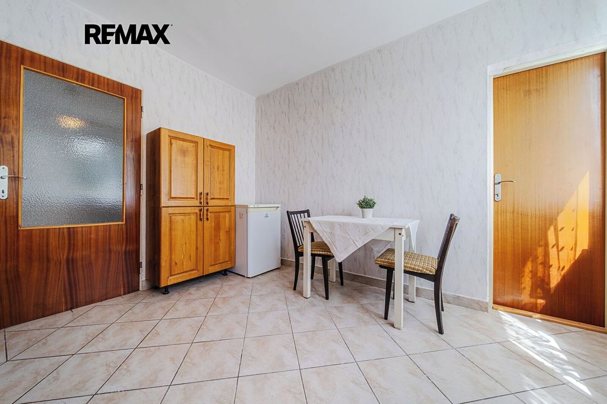 Prodej rodinného domu 190 m², pozemek 852 m² – fotografie 5