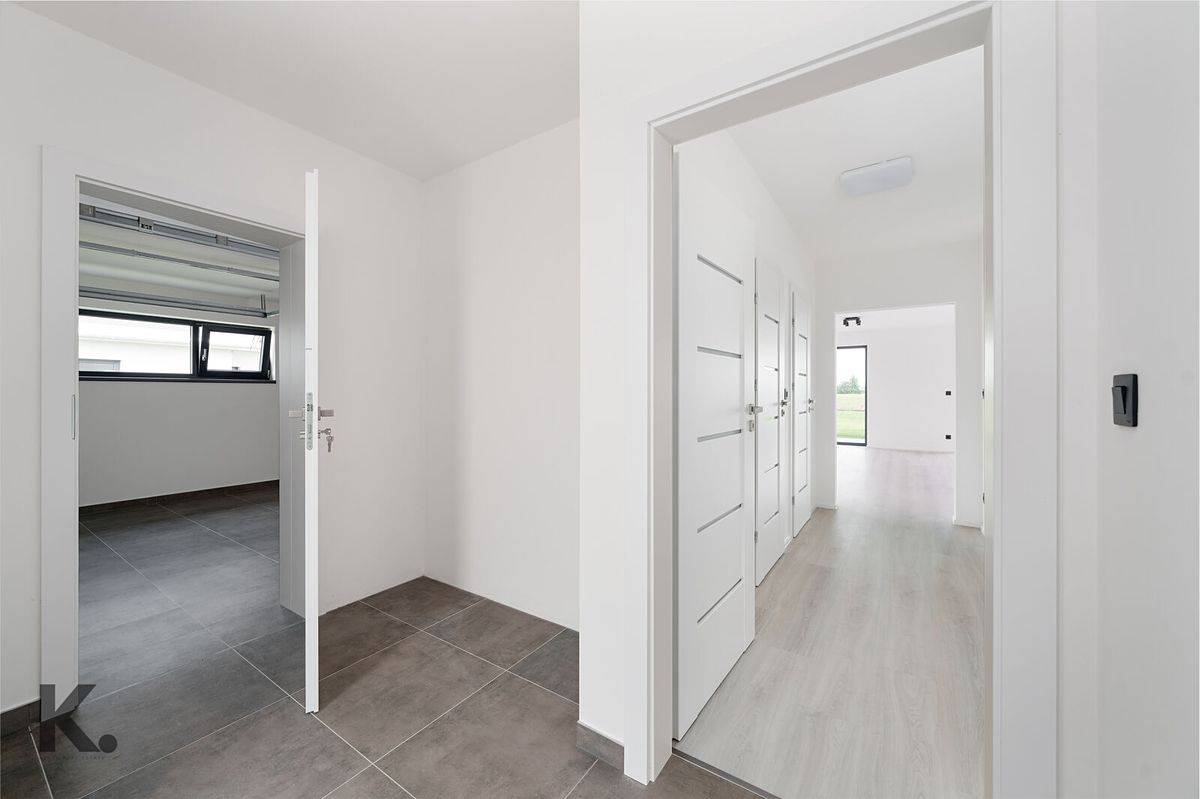 Pronájem rodinného domu 196 m², pozemek 850 m² – fotografie 4