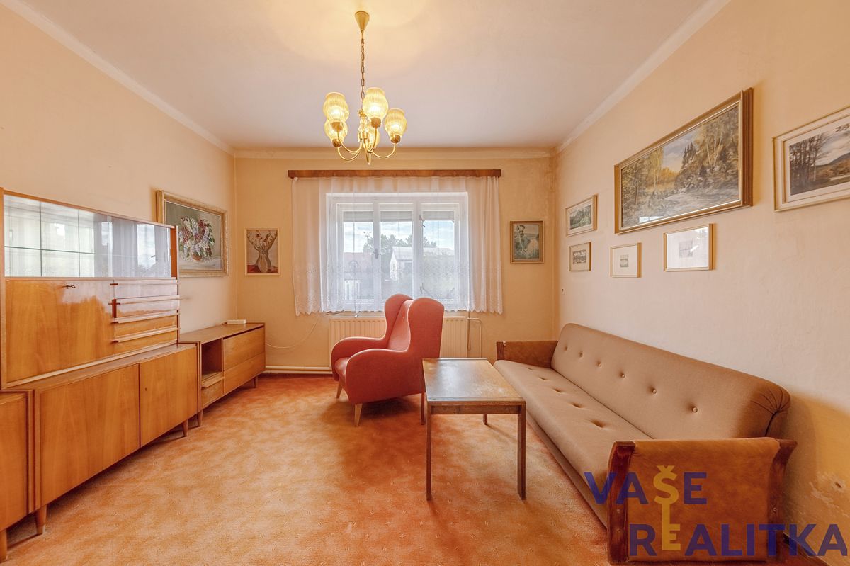 Prodej rodinného domu 140 m², pozemek 885 m² – fotografie 3