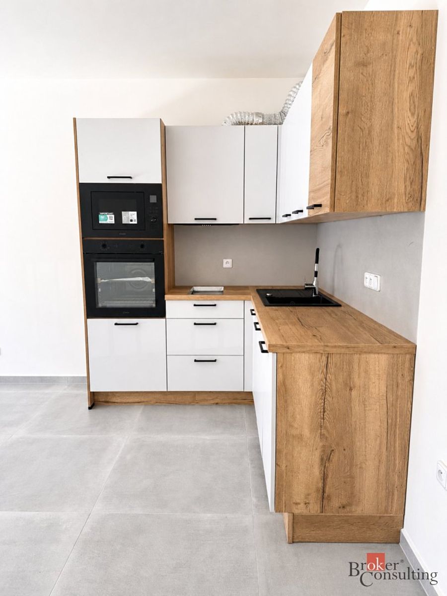 Pronájem bytu 1+kk 35 m² – fotografie 3