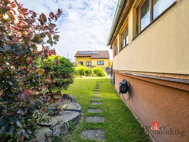 Prodej rodinného domu 270 m², pozemek 2024 m², Krchleby – náhled fotky 3
