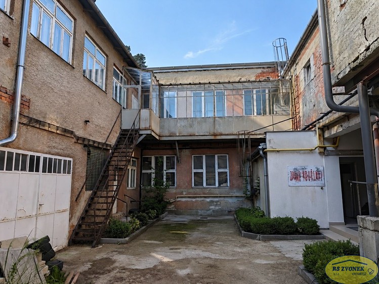 Haus zum Kauf, 1.300 m² (7 von 7)
